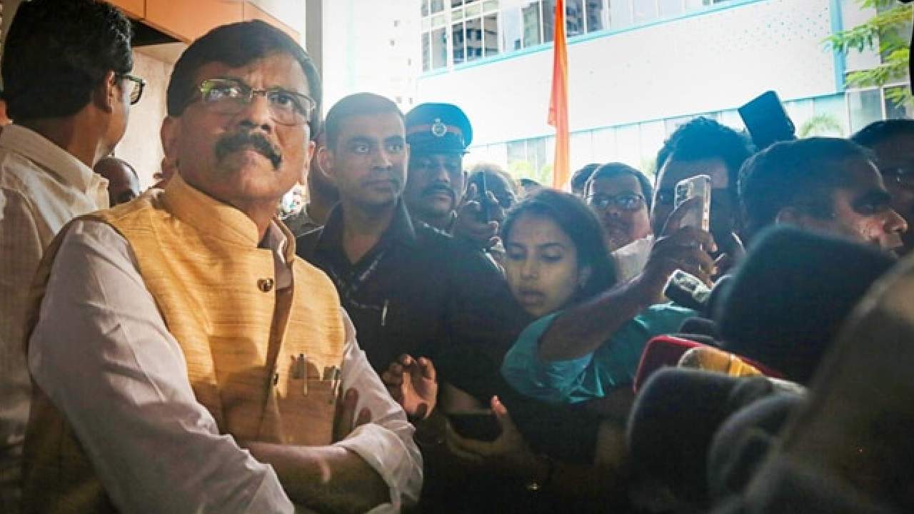 Maharashtra Crisis: ಮಹಾರಾಷ್ಟ್ರದಲ್ಲಿ ರೆಬೆಲ್ ಶಾಸಕರಿಗೆ ಏನೂ ಕೆಲಸವಿಲ್ಲ, ರೆಸಾರ್ಟ್ನಲ್ಲೇ ವಿಶ್ರಾಂತಿ ಪಡೆಯಬಹುದು; ಸಂಜಯ್ ರಾವತ್ ವ್ಯಂಗ್ಯ Maharashtra Crisis: ಮಹಾರಾಷ್ಟ್ರದಲ್ಲಿ ರೆಬೆಲ್ ಶಾಸಕರಿಗೆ ಏನೂ ಕೆಲಸವಿಲ್ಲ, ರೆಸಾರ್ಟ್ನಲ್ಲೇ ವಿಶ್ರಾಂತಿ ಪಡೆಯಬಹುದು; ಸಂಜಯ್ ರಾವತ್ ವ್ಯಂಗ್ಯ