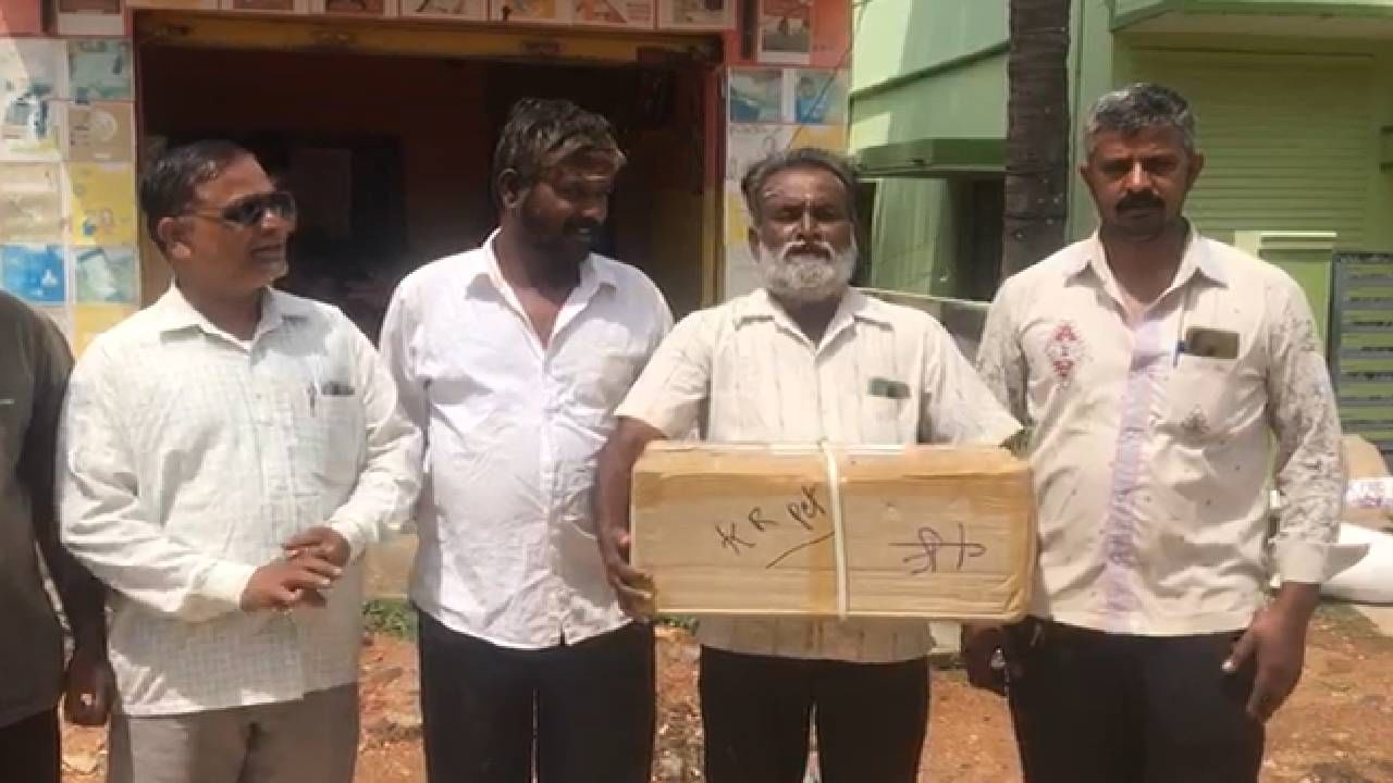 ಮಂಡ್ಯ: ಸಿದ್ದರಾಮಯ್ಯಗೆ RSS ಕಾರ್ಯಕರ್ತರಿಂದ ಚಡ್ಡಿ ಪಾರ್ಸಲ್