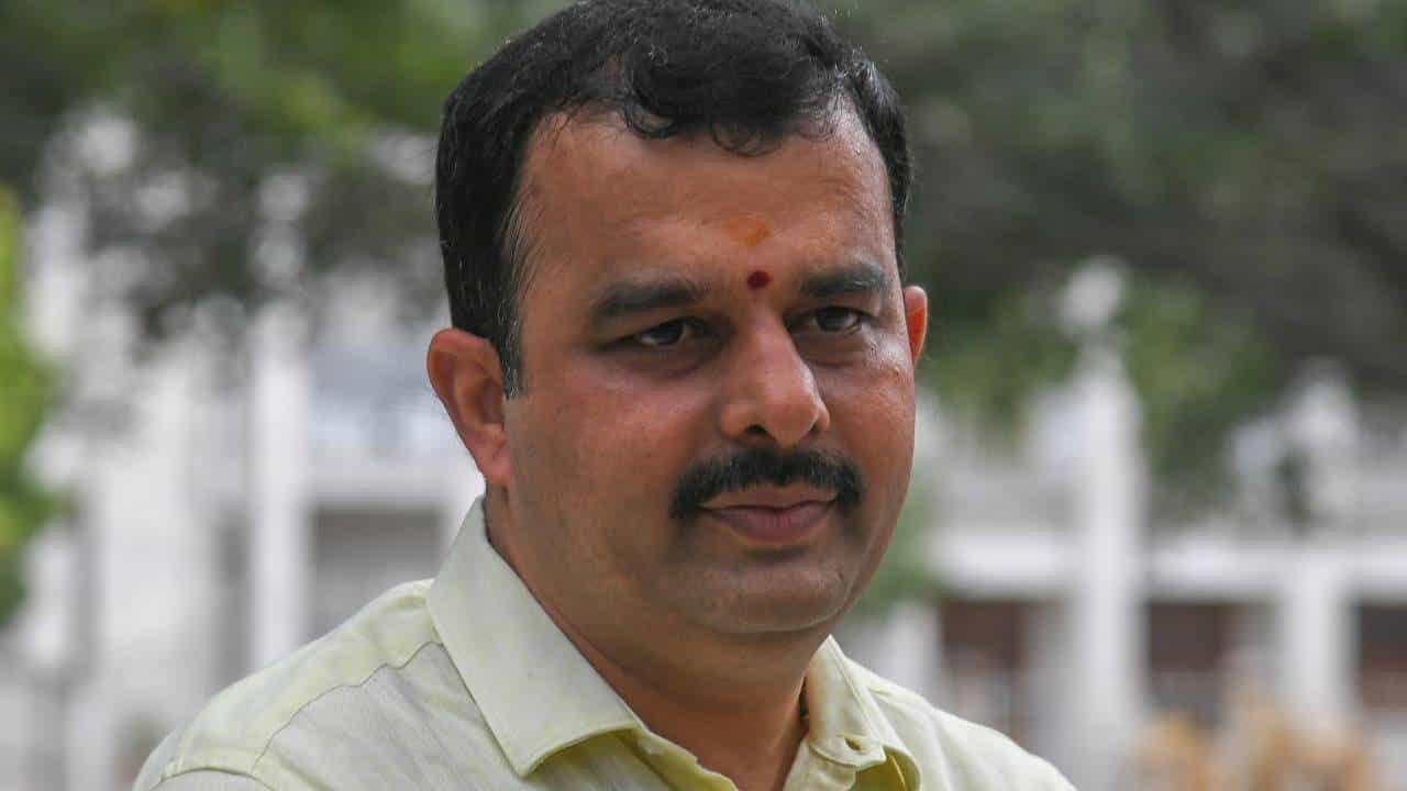 ವಿದ್ಯುತ್ ದರ ಏರಿಕೆ ಮಾಡುವುದು ರಾಜ್ಯ ಸರ್ಕಾರ ಅಲ್ಲ: ಇಂಧನ ಸಚಿವ ಸುನಿಲ್ ಕುಮಾರ್ ಹೇಳಿಕೆ ವಿದ್ಯುತ್ ದರ ಏರಿಕೆ ಮಾಡುವುದು ರಾಜ್ಯ ಸರ್ಕಾರ ಅಲ್ಲ: ಇಂಧನ ಸಚಿವ ಸುನಿಲ್ ಕುಮಾರ್ ಹೇಳಿಕೆ