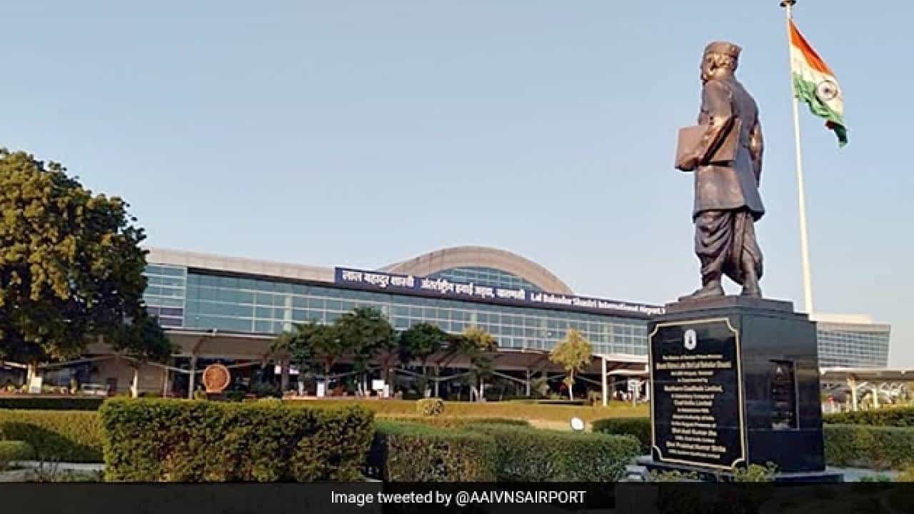 Varanasi Airport: ಈ ವಿಮಾನ ನಿಲ್ದಾಣದಲ್ಲಿ ಸಂಸ್ಕೃತ ಭಾಷೆಯಲ್ಲೂ ಕೇಳುತ್ತೆ ಅನೌನ್ಸ್ಮೆಂಟ್! Varanasi Airport: ಈ ವಿಮಾನ ನಿಲ್ದಾಣದಲ್ಲಿ ಸಂಸ್ಕೃತ ಭಾಷೆಯಲ್ಲೂ ಕೇಳುತ್ತೆ ಅನೌನ್ಸ್ಮೆಂಟ್!