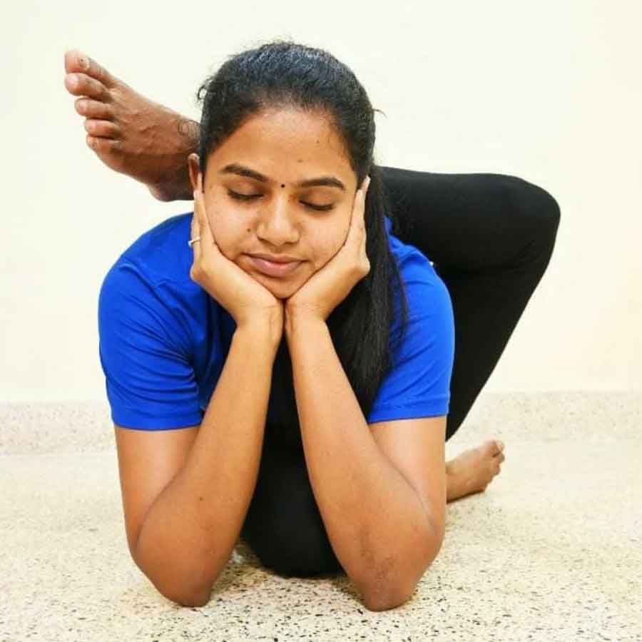 Yoga experts Chaitra and Nandini Haadiye Torida Haadi Column Jyothi S