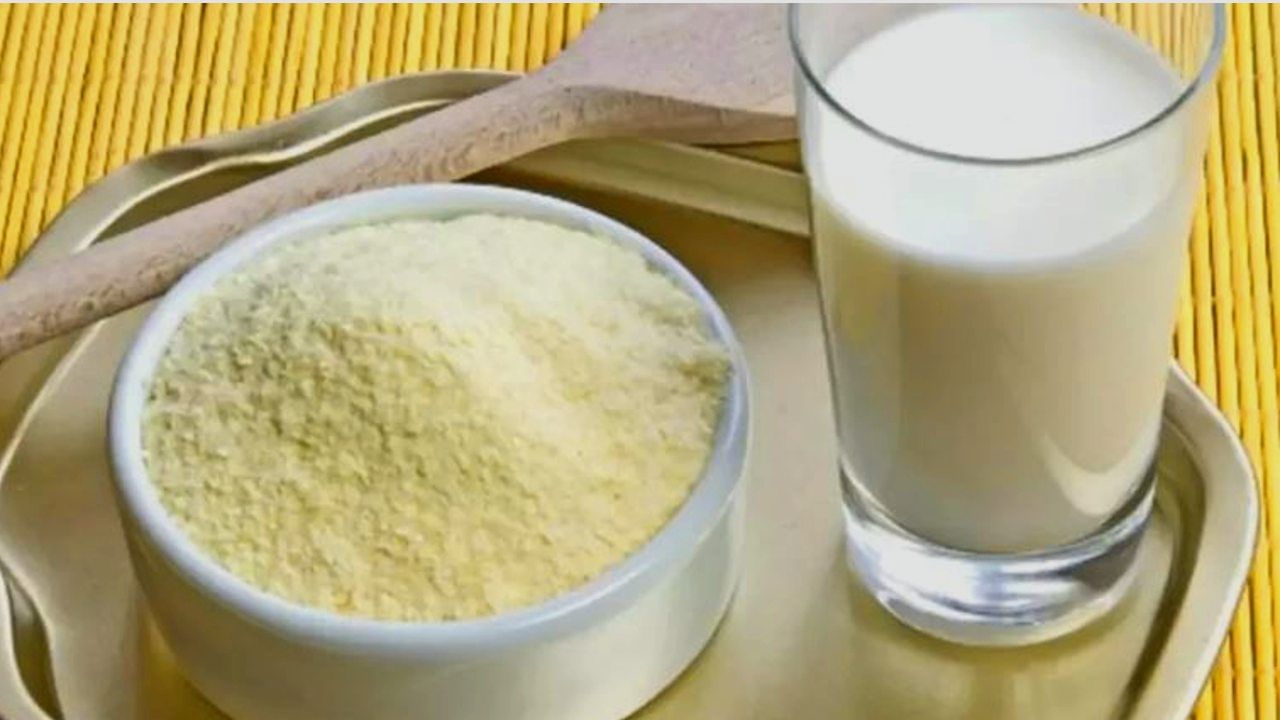 Milk Powder: ಬೆಳಗಿನ ಹೊತ್ತು ಹಾಲಿನ ಪುಡಿಯಿಂದ ತಯಾರಾದ ಕಾಫಿ, ಚಹಾ ಸೇವಿಸುತ್ತಿದ್ದರೆ ಈ ನಾಲ್ಕು ಅಂಶಗಳ ಬಗ್ಗೆ ಎಚ್ಚರವಿರಲಿ! Milk Powder: ಬೆಳಗಿನ ಹೊತ್ತು ಹಾಲಿನ ಪುಡಿಯಿಂದ ತಯಾರಾದ ಕಾಫಿ, ಚಹಾ ಸೇವಿಸುತ್ತಿದ್ದರೆ ಈ ನಾಲ್ಕು ಅಂಶಗಳ ಬಗ್ಗೆ ಎಚ್ಚರವಿರಲಿ!