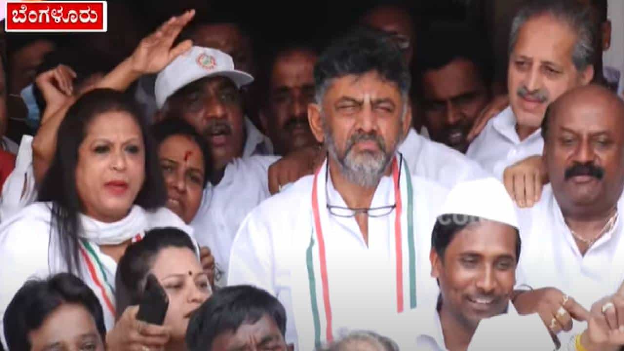 Congress Protests Live Updates: ರಾಹುಲ್ ಇಡಿ ವಿಚಾರಣೆ ವಿರೋಧಿಸಿ ಕಾಂಗ್ರೆಸ್ ಧರಣಿ, ರಾಷ್ಟ್ರಪತಿಗೆ ಮನವಿ ಸಲ್ಲಿಸಿದ ರಾಜ್ಯ ಕಾಂಗ್ರೆಸ್ ಘಟಕ Congress Protests Live Updates: ರಾಹುಲ್ ಇಡಿ ವಿಚಾರಣೆ ವಿರೋಧಿಸಿ ಕಾಂಗ್ರೆಸ್ ಧರಣಿ, ರಾಷ್ಟ್ರಪತಿಗೆ ಮನವಿ ಸಲ್ಲಿಸಿದ ರಾಜ್ಯ ಕಾಂಗ್ರೆಸ್ ಘಟಕ