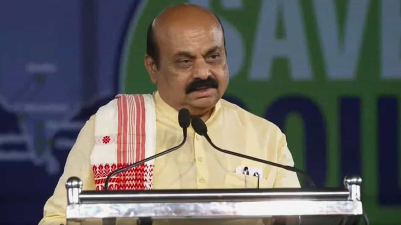 ಮಗುವಿಗೆ ಕಾಯಿಲೆ: ಮಹಿಳೆಯ ಮನವಿಗೆ ತಕ್ಷಣ ಸ್ಪಂದಿಸಿದ ಮುಖ್ಯಮಂತ್ರಿ ಬೊಮ್ಮಾಯಿ ಏನು ಮಾಡಿದರು ಗೊತ್ತಾ? ಮಗುವಿಗೆ ಕಾಯಿಲೆ: ಮಹಿಳೆಯ ಮನವಿಗೆ ತಕ್ಷಣ ಸ್ಪಂದಿಸಿದ ಮುಖ್ಯಮಂತ್ರಿ ಬೊಮ್ಮಾಯಿ ಏನು ಮಾಡಿದರು ಗೊತ್ತಾ?