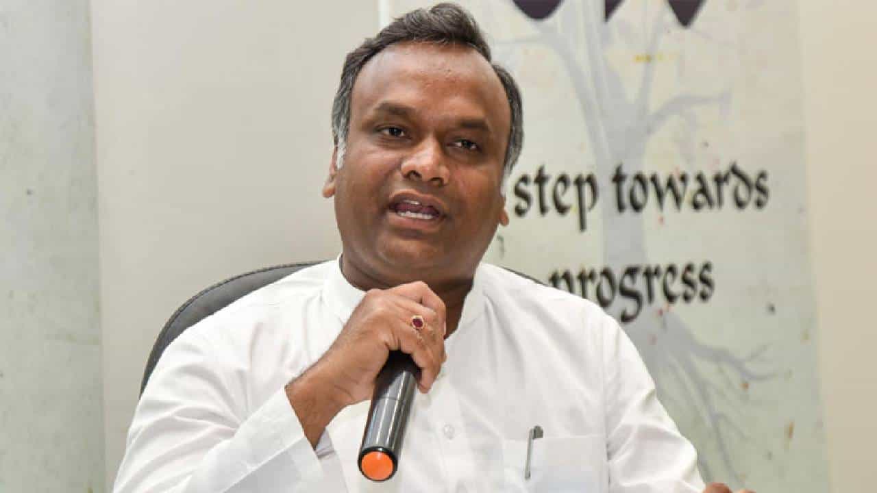 ಬಿಜೆಪಿ ಶಾಸಕರನ್ನು ಖರೀದಿ ಮಾಡುವ ಪ್ರವೃತ್ತಿ ಬೆಳೆಸಲಾಗುತ್ತಿದೆ: ಮಾಜಿ ಸಚಿವ ಪ್ರಿಯಾಂಕ್ ಖರ್ಗೆ ಹೇಳಿಕೆ ಬಿಜೆಪಿ ಶಾಸಕರನ್ನು ಖರೀದಿ ಮಾಡುವ ಪ್ರವೃತ್ತಿ ಬೆಳೆಸಲಾಗುತ್ತಿದೆ: ಮಾಜಿ ಸಚಿವ ಪ್ರಿಯಾಂಕ್ ಖರ್ಗೆ ಹೇಳಿಕೆ