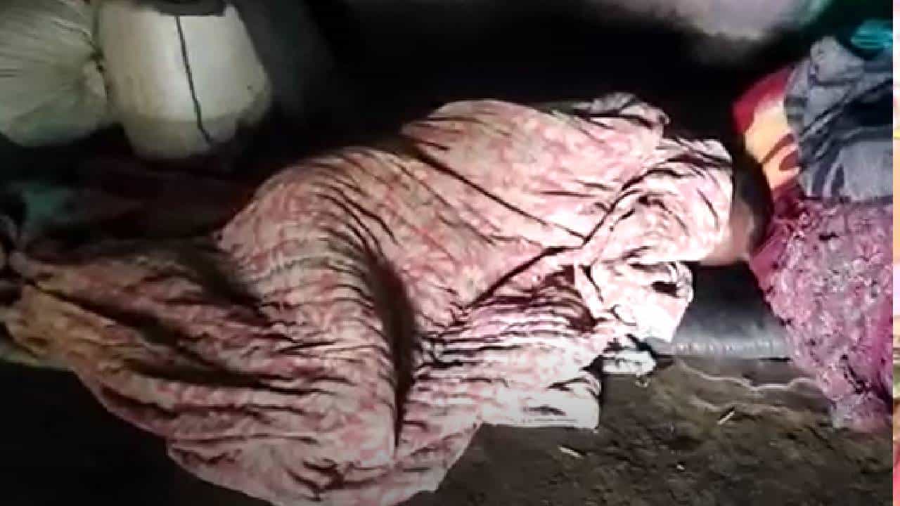 ದಾವಣಗೆರೆ: ನಿಗೂಢ ಜ್ವರಕ್ಕೆ ತತ್ತರಿಸಿದ ಗ್ರಾಮ, 250ಕ್ಕೂ ಹೆಚ್ಚು ಮನೆಗಳಲ್ಲಿ ನರಳಾಡುತ್ತಿರುವ ಜನ ದಾವಣಗೆರೆ: ನಿಗೂಢ ಜ್ವರಕ್ಕೆ ತತ್ತರಿಸಿದ ಗ್ರಾಮ, 250ಕ್ಕೂ ಹೆಚ್ಚು ಮನೆಗಳಲ್ಲಿ ನರಳಾಡುತ್ತಿರುವ ಜನ