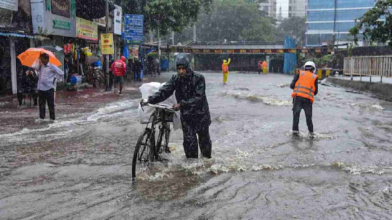 Karnataka Rains Highlights : ಅರಬ್ಬಿ ಸಮುದ್ರದಲ್ಲಿ ಮೇಲ್ಮೈ ಸುಳಿಗಾಳಿ ಹಿನ್ನೆಲೆ; ರಾಜ್ಯದಲ್ಲಿ ಇನ್ನೂ 5 ದಿನ ಭಾರೀ ಮಳೆಯ ಮುನ್ಸೂಚನೆ ನೀಡಿದ ಹವಾಮಾನ ಇಲಾಖೆ