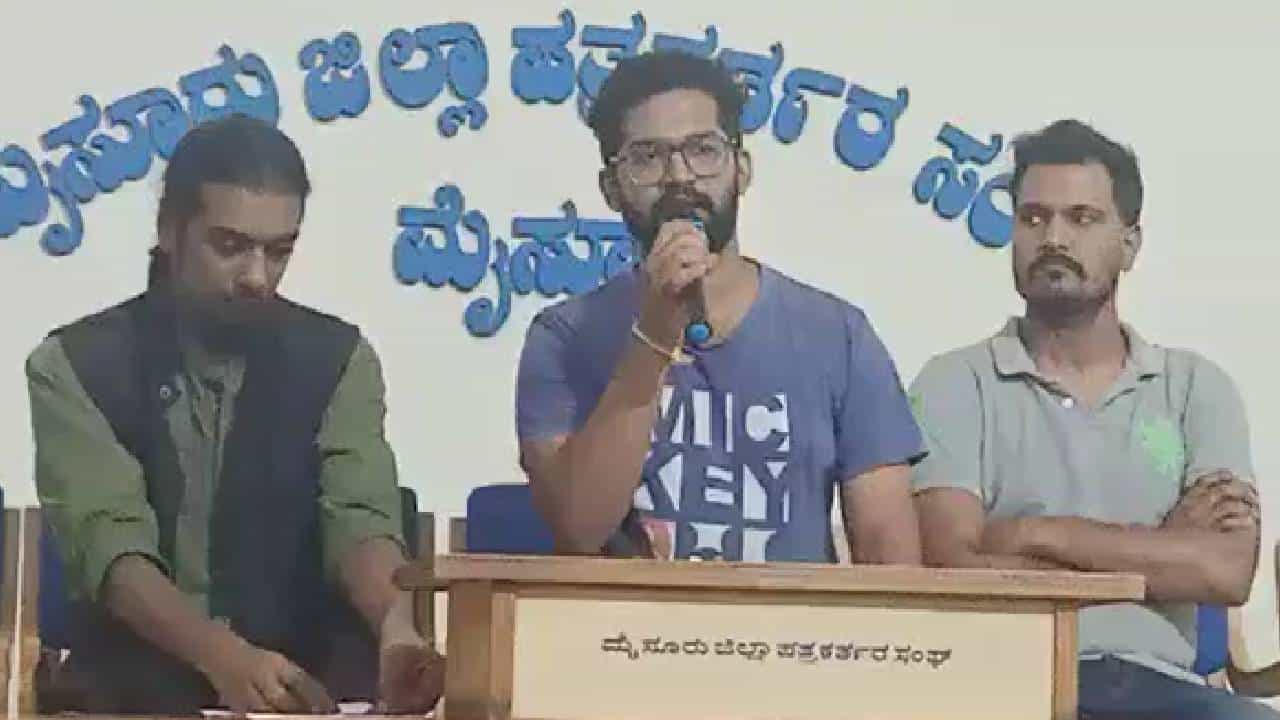 ಮೈಸೂರು ಕಲಾವಿದನನ್ನು ಅವಾಚ್ಯ ಶಬ್ದಗಳಿಂದ ನಿಂದನೆ ಆರೋಪ; ಅಡ್ಡಂಡ ಕಾರ್ಯಪ್ಪ ವಿರುದ್ಧ ಕನ್ನಡ ಸಂಸ್ಕೃತಿ ಇಲಾಖೆಗೆ ದೂರು ಮೈಸೂರು ಕಲಾವಿದನನ್ನು ಅವಾಚ್ಯ ಶಬ್ದಗಳಿಂದ ನಿಂದನೆ ಆರೋಪ; ಅಡ್ಡಂಡ ಕಾರ್ಯಪ್ಪ ವಿರುದ್ಧ ಕನ್ನಡ ಸಂಸ್ಕೃತಿ ಇಲಾಖೆಗೆ ದೂರು