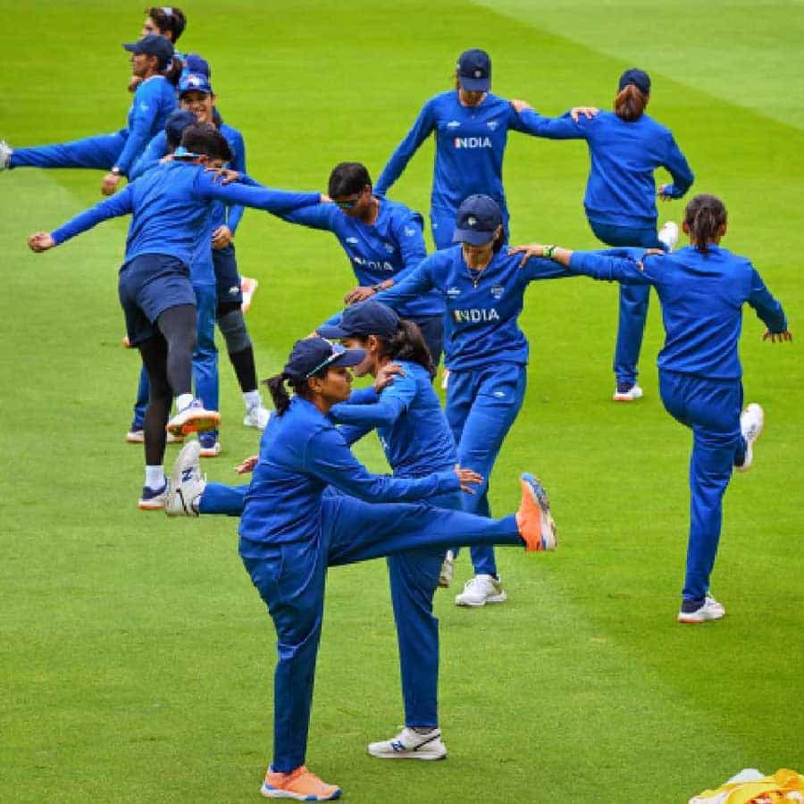 ಬಹುಕಾಲದ ಬಳಿಕ ಕಾಮನ್ ವೆಲ್ತ್ ನಲ್ಲಿ ನಡೆಯುತ್ತಿರುವ ಕ್ರಿಕೆಟ್ ನಲ್ಲಿ ಭಾರತ ಇನ್ನೂ ಶುಭಾರಂಭ ಕಂಡಿಲ್ಲ. ಮೊದಲ ಪಂದ್ಯದಲ್ಲಿ ಆಸ್ಟ್ರೇಲಿಯಾ ವನಿತೆಯರ ವಿರುದ್ಧ ಸೋಲು ಕಂಡ ಪರಿಣಾಮ ಉಳಿದಿರುವ ಎರಡೂ ಪಂದ್ಯವನ್ನು ಗೆಲ್ಲಲೇ ಬೇಕಾಗಿದೆ.
