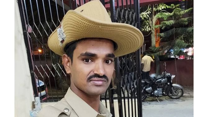 ಆಂಧ್ರದಲ್ಲಿ ಬೆಂಗಳೂರಿನ ಇಬ್ಬರು ಪೊಲೀಸರು ಸಾವು ಪ್ರಕರಣ; ಮೃತ ಪಿಸಿ ಅನಿಲ್ ಬ್ಯಾಚ್ ಸಿಬ್ಬಂದಿಯಿಂದ ಸಹಾಯಹಸ್ತ ಆಂಧ್ರದಲ್ಲಿ ಬೆಂಗಳೂರಿನ ಇಬ್ಬರು ಪೊಲೀಸರು ಸಾವು ಪ್ರಕರಣ; ಮೃತ ಪಿಸಿ ಅನಿಲ್ ಬ್ಯಾಚ್ ಸಿಬ್ಬಂದಿಯಿಂದ ಸಹಾಯಹಸ್ತ