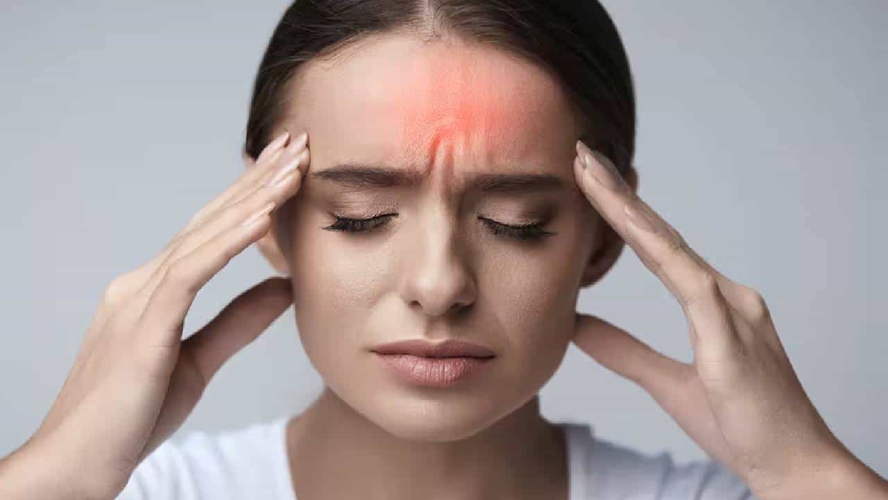 Headache: ಬೆಳಗ್ಗೆ ಎದ್ದ ತಕ್ಷಣ ತಲೆನೋವಿನಿಂದ ಬಳಲುತ್ತೀರಾ? ಇಲ್ಲಿದೆ ಪರಿಹಾರ Headache: ಬೆಳಗ್ಗೆ ಎದ್ದ ತಕ್ಷಣ ತಲೆನೋವಿನಿಂದ ಬಳಲುತ್ತೀರಾ? ಇಲ್ಲಿದೆ ಪರಿಹಾರ