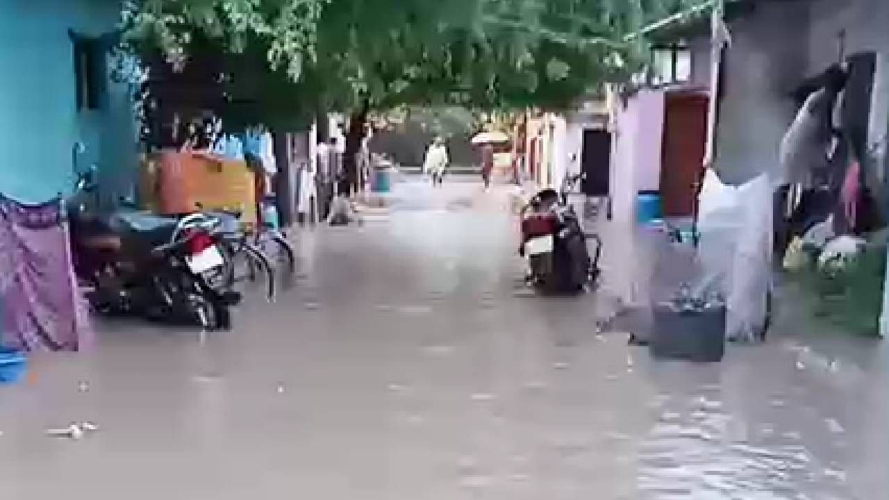 Heavy Rain: ರಾತ್ರೋರಾತ್ರಿ ಸುರಿದ ಭಾರೀ ಮಳೆ: ಮನೆಗಳಿಗೆ ನುಗ್ಗಿದ ನೀರು, ಮಳೆಗೆ ಜನರು ಹೈರಾಣು