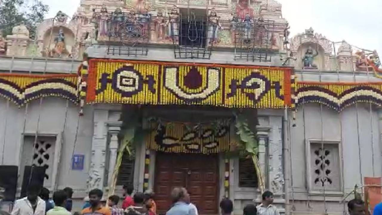 ಊರ ಹಬ್ಬ ವಿಚಾರವಾಗಿ ಬಿಗ್ ಫೈಟ್! ದೇವಸ್ಥಾನ ಕಮಿಟಿಯಲ್ಲಿದ್ದ ಓರ್ವ ಸದಸ್ಯನ ವಜಾ, ಆಕ್ರೋಶಗೊಂಡ ಗ್ರಾಮಸ್ಥರು ಊರ ಹಬ್ಬ ವಿಚಾರವಾಗಿ ಬಿಗ್ ಫೈಟ್! ದೇವಸ್ಥಾನ ಕಮಿಟಿಯಲ್ಲಿದ್ದ ಓರ್ವ ಸದಸ್ಯನ ವಜಾ, ಆಕ್ರೋಶಗೊಂಡ ಗ್ರಾಮಸ್ಥರು