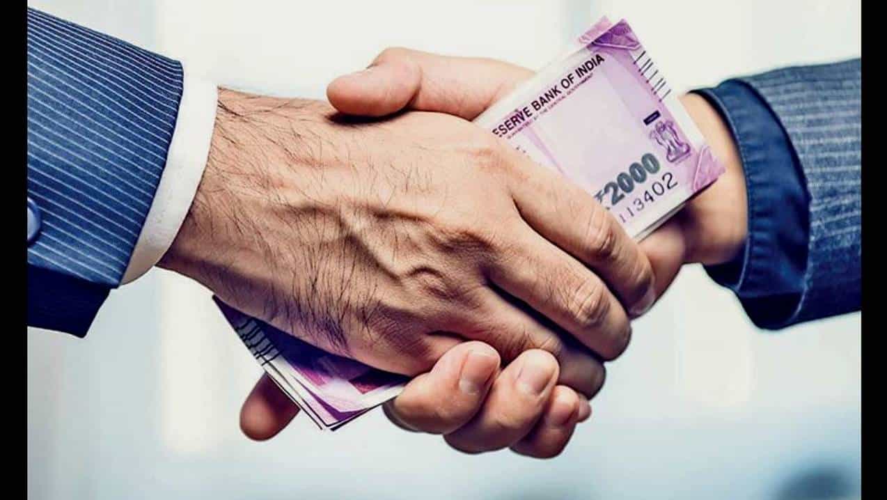 ಬೆಂಗಳೂರು ಜಿಲ್ಲಾಧಿಕಾರಿ ಕಚೇರಿಯಲ್ಲಿ ಲಂಚ ಪುರಾಣ: ಆರೋಪಿ ಉಪ ತಹಶೀಲ್ದಾರ್ಗೆ ಜಾಮೀನು ಸಿಕ್ತು ಬೆಂಗಳೂರು ಜಿಲ್ಲಾಧಿಕಾರಿ ಕಚೇರಿಯಲ್ಲಿ ಲಂಚ ಪುರಾಣ: ಆರೋಪಿ ಉಪ ತಹಶೀಲ್ದಾರ್ಗೆ ಜಾಮೀನು ಸಿಕ್ತು