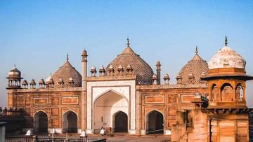 Agra Jama Masjid: ಆಗ್ರಾದ ಜಾಮಾ ಮಸೀದಿ ಮೆಟ್ಟಿಲಿನಡಿ ವಿಗ್ರಹವಿರುವ ಶಂಕೆ; ಉತ್ಖನನಕ್ಕೆ ವಿನಂತಿಸಿ ಹೈಕೋರ್ಟ್​ಗೆ ಅರ್ಜಿ
