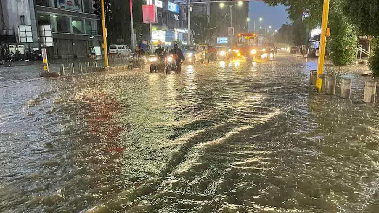 Karnataka Rain: ಭಾರೀ ಮಳೆಯಿಂದ ಚಿಕ್ಕಮಗಳೂರು, ಶಿವಮೊಗ್ಗ, ಕೊಡಗು, ಹಾಸನದಲ್ಲಿ ಇಂದು ಆರೆಂಜ್ ಅಲರ್ಟ್ ಘೋಷಣೆ Karnataka Rain: ಭಾರೀ ಮಳೆಯಿಂದ ಚಿಕ್ಕಮಗಳೂರು, ಶಿವಮೊಗ್ಗ, ಕೊಡಗು, ಹಾಸನದಲ್ಲಿ ಇಂದು ಆರೆಂಜ್ ಅಲರ್ಟ್ ಘೋಷಣೆ