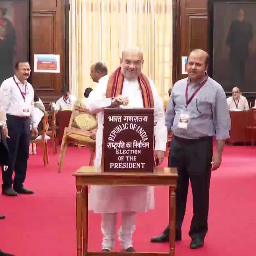 ದೇಶದ ನೂತನ ರಾಷ್ಟ್ರಪತಿಯನ್ನು ಆಯ್ಕೆ ಮಾಡಲಿರುವ ಚುನಾವಣೆಗೆ ಸೋಮವಾರ ಮತದಾನ ನಡೆದಿದೆ