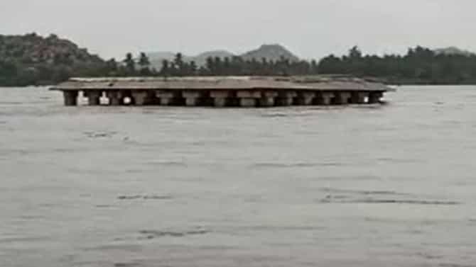 ತುಂಗಭದ್ರಾ  ಜಲಾಶಯದಿಂದ ಭಾರೀ ಪ್ರಮಾಣದ ನೀರು ಬಿಡುಗಡೆ; ಶ್ರೀ ಕೃಷ್ಣದೇವರಾಯ ಸಮಾಧಿ ಮಂಟಪ ಮುಳುಗಡೆ