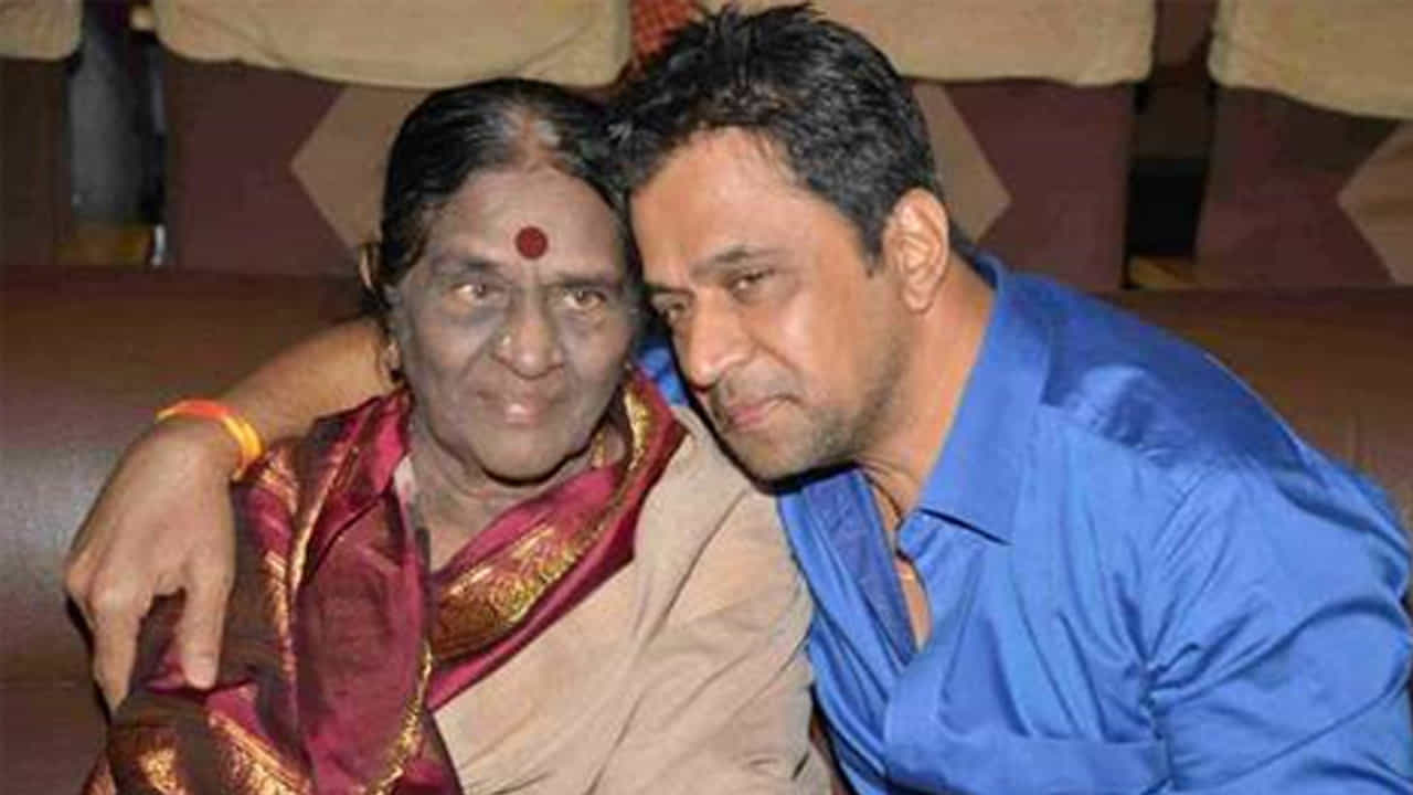 ಸರ್ಜಾ ಕುಟುಂಬದಲ್ಲಿ ಮತ್ತೆ ಆವರಿಸಿದ ದುಃಖ; ಅರ್ಜುನ್ ಸರ್ಜಾಗೆ ಮಾತೃವಿಯೋಗ ಸರ್ಜಾ ಕುಟುಂಬದಲ್ಲಿ ಮತ್ತೆ ಆವರಿಸಿದ ದುಃಖ; ಅರ್ಜುನ್ ಸರ್ಜಾಗೆ ಮಾತೃವಿಯೋಗ