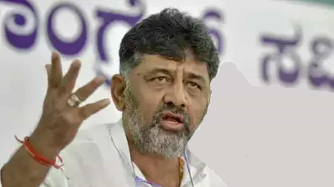 ಕನಕಪುರ ತಾಲೂಕಿನಲ್ಲಿ ಭ್ರಷ್ಟಾಚಾರ ಹೆಚ್ಚಾಗಿದೆ, ಸರ್ಕಾರದ ಮರ್ಯಾದೆಯನ್ನ ಅಧಿಕಾರಿಗಳೇ ಕಳೆಯುತ್ತಿದ್ದಾರೆ -ಜಿಲ್ಲಾಧಿಕಾರಿಗೆ ತಿಳಿಹೇಳಿದ ಡಿ ಕೆ ಶಿವಕುಮಾರ್ ಕನಕಪುರ ತಾಲೂಕಿನಲ್ಲಿ ಭ್ರಷ್ಟಾಚಾರ ಹೆಚ್ಚಾಗಿದೆ, ಸರ್ಕಾರದ ಮರ್ಯಾದೆಯನ್ನ ಅಧಿಕಾರಿಗಳೇ ಕಳೆಯುತ್ತಿದ್ದಾರೆ -ಜಿಲ್ಲಾಧಿಕಾರಿಗೆ ತಿಳಿಹೇಳಿದ ಡಿ ಕೆ ಶಿವಕುಮಾರ್