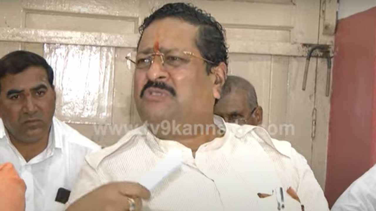 ಬ್ಲಾಕ್ಮೇಲ್ ರಾಜಕಾರಣಿಗಳು ಹುಚ್ಚುನಾಯಿಗಳು, ಅಂಥವರಿಗೆಲ್ಲ ನಾನು ಉತ್ತರಿಸುವುದಿಲ್ಲ: ಬಸನಗೌಡ ಪಾಟೀಲ ಯತ್ನಾಳ್ ಬ್ಲಾಕ್ಮೇಲ್ ರಾಜಕಾರಣಿಗಳು ಹುಚ್ಚುನಾಯಿಗಳು, ಅಂಥವರಿಗೆಲ್ಲ ನಾನು ಉತ್ತರಿಸುವುದಿಲ್ಲ: ಬಸನಗೌಡ ಪಾಟೀಲ ಯತ್ನಾಳ್