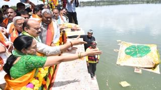 ತಾಯಿ ಚಾಮುಂಡೇಶ್ವರಿ ಸನ್ನಿಧಿಯಲ್ಲಿ ಹಾರ ಬದಲಾಯಿಸಿಕೊಂಡ ಸಿಎಂ ಬೊಮ್ಮಾಯಿ ದಂಪತಿ, ಫೋಟೋಗಳಿವೆ