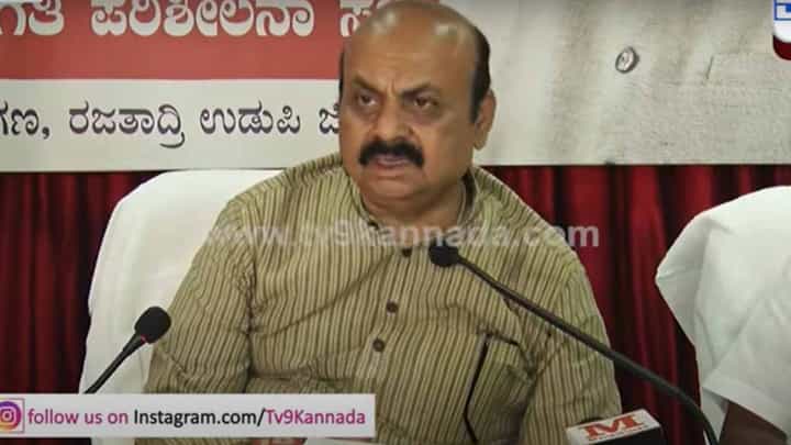 ಮಳೆಯಿಂದ ಹಾಳಾಗಿರುವ ಇನ್ಫ್ರಾಸ್ಟ್ರಕ್ಚರ್ ದುರಸ್ತಿಗೆ ಮುಖ್ಯಮಂತ್ರಿ ಬೊಮ್ಮಾಯಿ 500 ಕೋಟಿ ರೂ. ಪರಿಹಾರ ಘೋಷಿಸಿದರು ಮಳೆಯಿಂದ ಹಾಳಾಗಿರುವ ಇನ್ಫ್ರಾಸ್ಟ್ರಕ್ಚರ್ ದುರಸ್ತಿಗೆ ಮುಖ್ಯಮಂತ್ರಿ ಬೊಮ್ಮಾಯಿ 500 ಕೋಟಿ ರೂ. ಪರಿಹಾರ ಘೋಷಿಸಿದರು