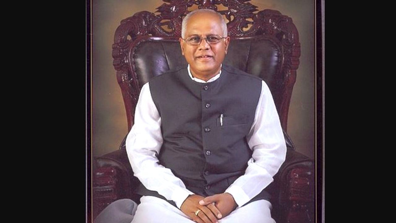 ಬಿಜೆಪಿ 11 ಕೋಟಿ ಕಾರ್ಯಕರ್ತರ ಪಕ್ಷ, ಯುವ ಕಾರ್ಯಕರ್ತರು ರಾಜೀನಾಮೆ ಕೊಟ್ಟಾಕ್ಷಣ ಪಕ್ಷವೇನೂ ಮುಳುಗಿ ಹೋಗಲ್ಲ- ಸಂಸದ ಜಿ ಎಂ ಸಿದ್ದೇಶ್ವರ್ ಬಿಜೆಪಿ 11 ಕೋಟಿ ಕಾರ್ಯಕರ್ತರ ಪಕ್ಷ, ಯುವ ಕಾರ್ಯಕರ್ತರು ರಾಜೀನಾಮೆ ಕೊಟ್ಟಾಕ್ಷಣ ಪಕ್ಷವೇನೂ ಮುಳುಗಿ ಹೋಗಲ್ಲ- ಸಂಸದ ಜಿ ಎಂ ಸಿದ್ದೇಶ್ವರ್