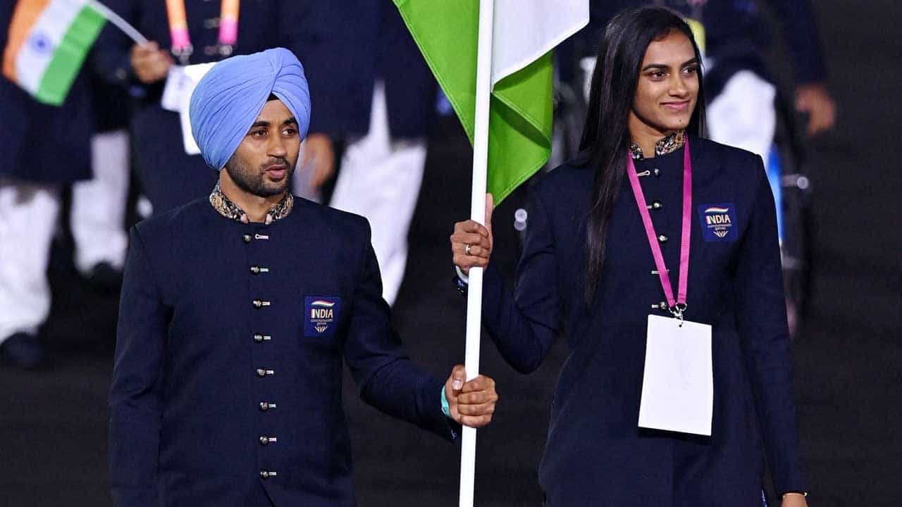 CWG 2022: ಕಾಮನ್ವೆಲ್ತ್ ಗೇಮ್ಸ್ 2022ಕ್ಕೆ ಅದ್ಧೂರಿ ಚಾಲನೆ: ಭಾರತದ ಧ್ವಜ ಹಿಡಿದು ಸಾಗಿದ ಸಿಂಧು, ಮನ್ಪ್ರೀತ್ CWG 2022: ಕಾಮನ್ವೆಲ್ತ್ ಗೇಮ್ಸ್ 2022ಕ್ಕೆ ಅದ್ಧೂರಿ ಚಾಲನೆ: ಭಾರತದ ಧ್ವಜ ಹಿಡಿದು ಸಾಗಿದ ಸಿಂಧು, ಮನ್ಪ್ರೀತ್