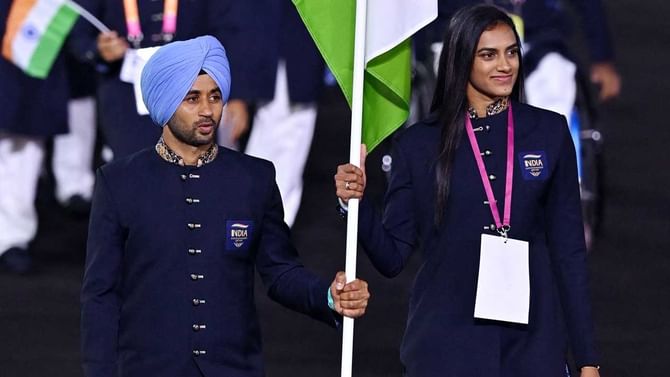 CWG 2022: ಕಾಮನ್ವೆಲ್ತ್ ಗೇಮ್ಸ್ 2022ಕ್ಕೆ ಅದ್ಧೂರಿ ಚಾಲನೆ: ಭಾರತದ ಧ್ವಜ ಹಿಡಿದು ಸಾಗಿದ ಸಿಂಧು, ಮನ್ಪ್ರೀತ್ CWG 2022: ಕಾಮನ್ವೆಲ್ತ್ ಗೇಮ್ಸ್ 2022ಕ್ಕೆ ಅದ್ಧೂರಿ ಚಾಲನೆ: ಭಾರತದ ಧ್ವಜ ಹಿಡಿದು ಸಾಗಿದ ಸಿಂಧು, ಮನ್ಪ್ರೀತ್