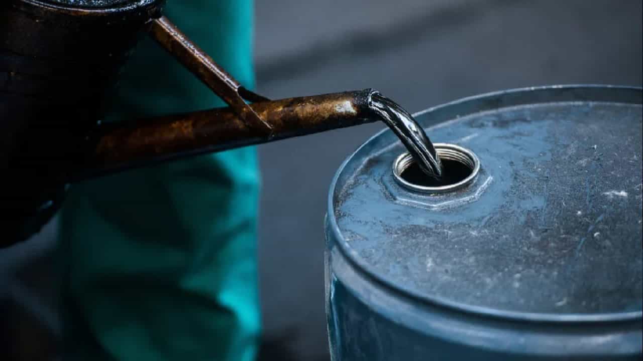 Crude Oil Price: ಜಾಗತಿಕ ಆರ್ಥಿಕ ಹಿಂಜರಿತದ ಆತಂಕದಲ್ಲಿ ಬ್ಯಾರೆಲ್​ಗೆ 10 ಯುಎಸ್​ ಡಾಲರ್ ಇಳಿಕೆ ಕಂಡ ತೈಲ
