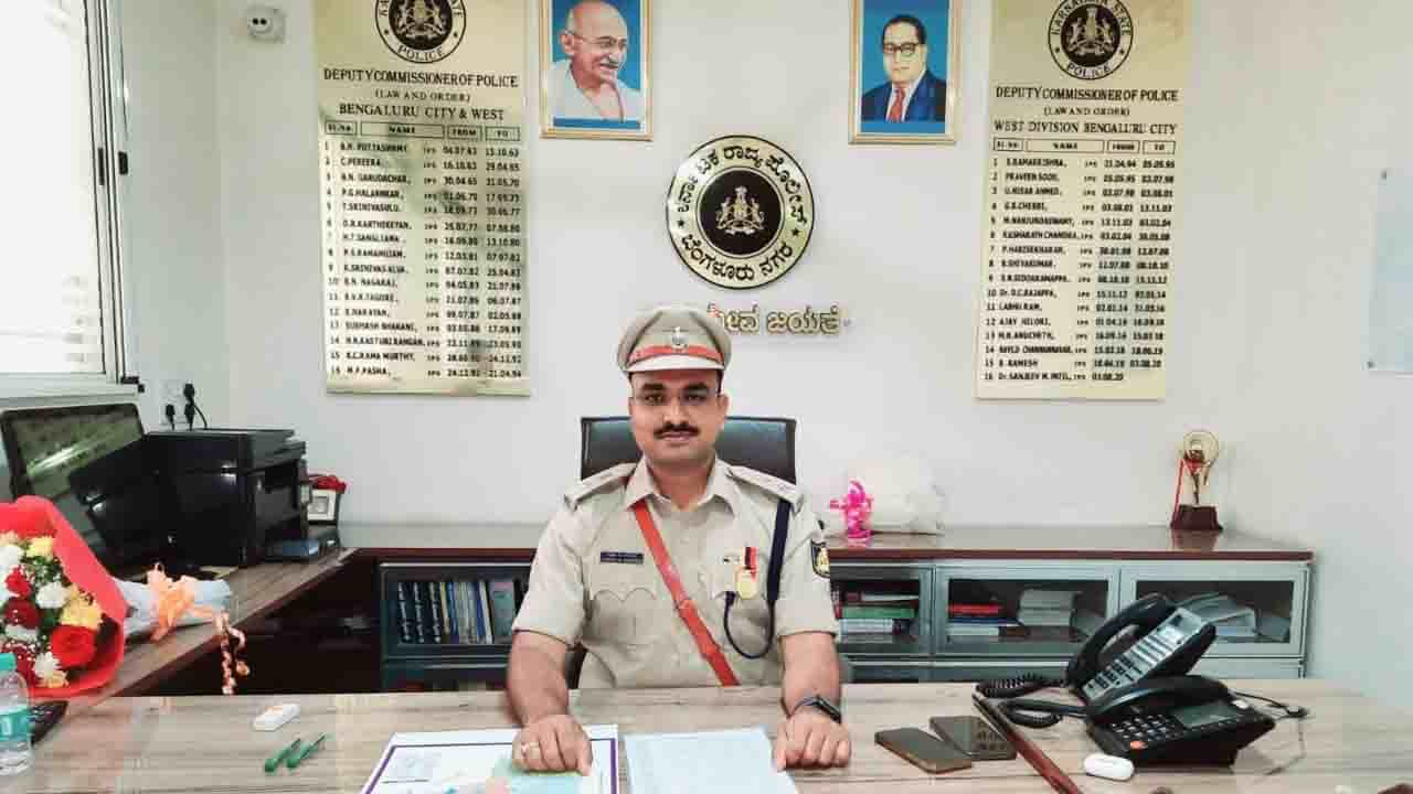 ದೂರು ಬಂದರೂ ರೌಡಿಶೀಟರ್ ವಿರುದ್ಧ ಕ್ರಮ ಜರುಗಿಸದ ಕಲಾಸಿಪಾಳ್ಯ ಇನ್ಸ್ಪೆಕ್ಟರ್ ಸಸ್ಪೆಂಡ್ ದೂರು ಬಂದರೂ ರೌಡಿಶೀಟರ್ ವಿರುದ್ಧ ಕ್ರಮ ಜರುಗಿಸದ ಕಲಾಸಿಪಾಳ್ಯ ಇನ್ಸ್ಪೆಕ್ಟರ್ ಸಸ್ಪೆಂಡ್