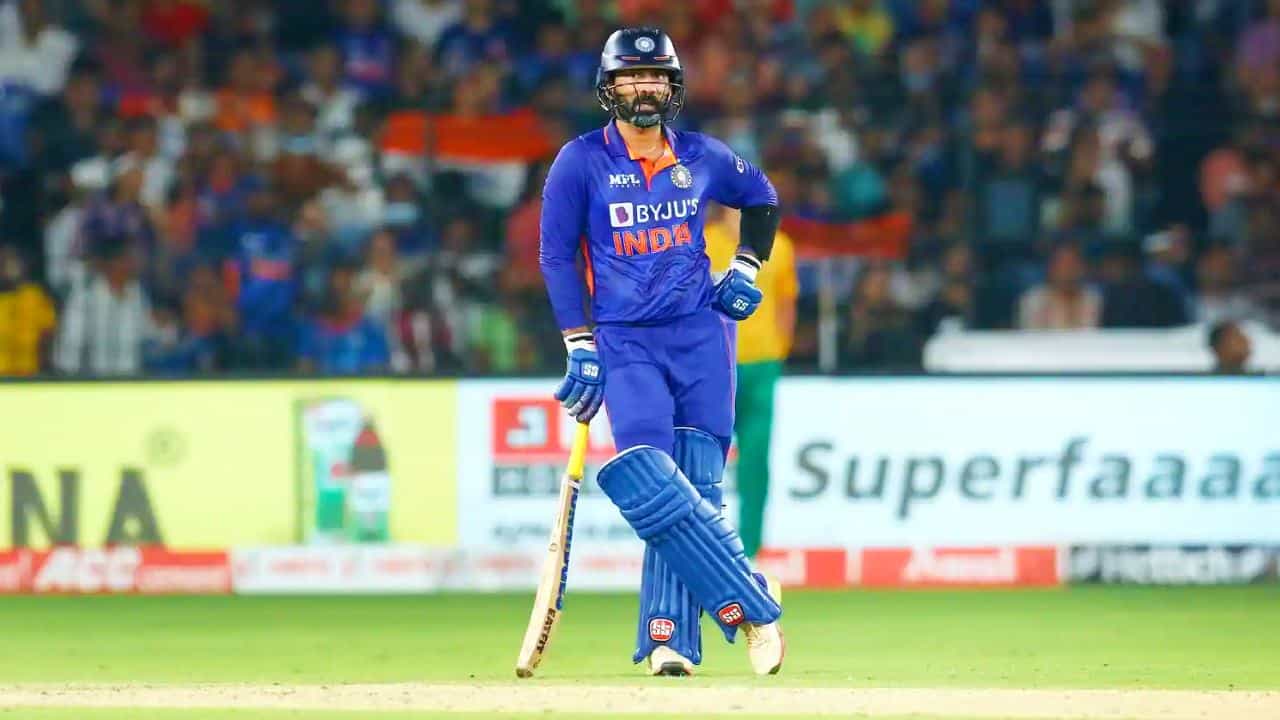 IND vs ENG: ಟೀಮ್ ಇಂಡಿಯಾದಲ್ಲಿ DK ಯ ಸ್ಥಾನಕ್ಕೆ ಕುತ್ತು..! IND vs ENG: ಟೀಮ್ ಇಂಡಿಯಾದಲ್ಲಿ DK ಯ ಸ್ಥಾನಕ್ಕೆ ಕುತ್ತು..!