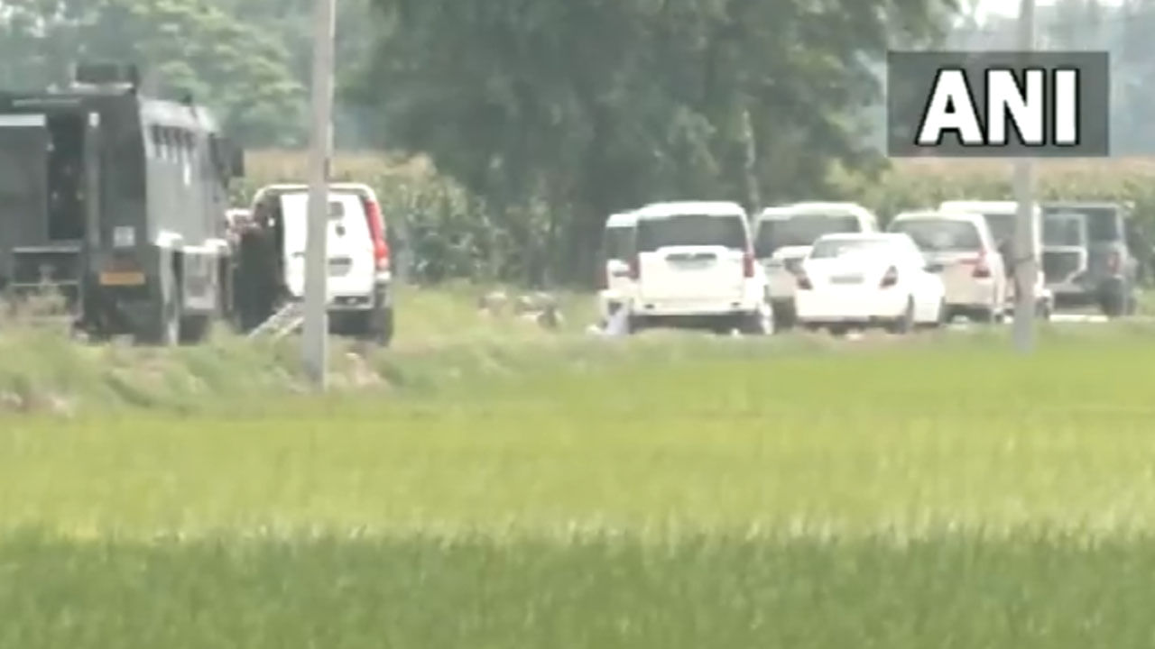 Amritsar Encounter ಪಂಜಾಬ್ ಪೊಲೀಸರಿಂದ ಸಿಧು ಮೂಸೆವಾಲ ಹತ್ಯೆ ಪ್ರಕರಣದ ಶಂಕಿತ 4 ಗ್ಯಾಂಗ್ಸ್ಟರ್ಗಳ ಹತ್ಯೆ Amritsar Encounter ಪಂಜಾಬ್ ಪೊಲೀಸರಿಂದ ಸಿಧು ಮೂಸೆವಾಲ ಹತ್ಯೆ ಪ್ರಕರಣದ ಶಂಕಿತ 4 ಗ್ಯಾಂಗ್ಸ್ಟರ್ಗಳ ಹತ್ಯೆ