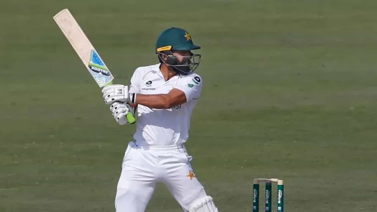 SL Vs PAK: ಬರೋಬ್ಬರಿ 13 ವರ್ಷಗಳ ಬಳಿಕ ಟೆಸ್ಟ್ ಕ್ರಿಕೆಟ್ನಲ್ಲಿ 1000 ರನ್ ಪೂರೈಸಿದ ಪಾಕ್ ಕ್ರಿಕೆಟಿಗ..! SL Vs PAK: ಬರೋಬ್ಬರಿ 13 ವರ್ಷಗಳ ಬಳಿಕ ಟೆಸ್ಟ್ ಕ್ರಿಕೆಟ್ನಲ್ಲಿ 1000 ರನ್ ಪೂರೈಸಿದ ಪಾಕ್ ಕ್ರಿಕೆಟಿಗ..!