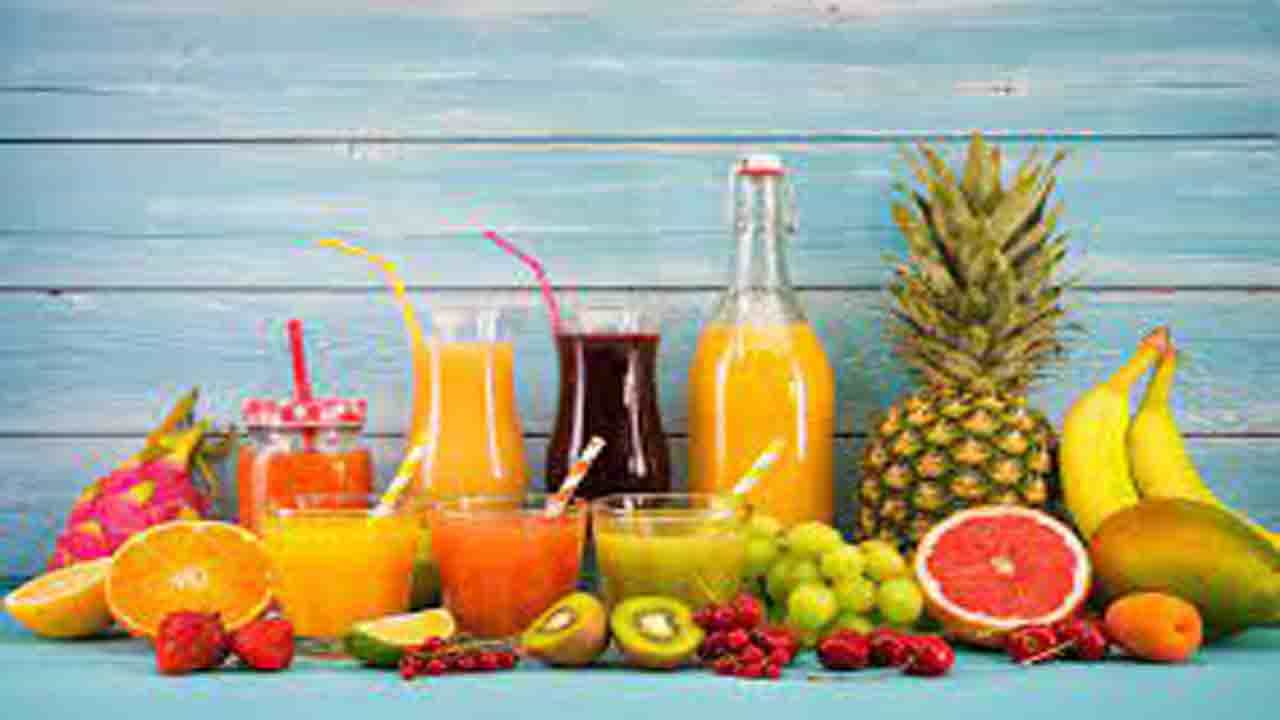 Fruits Juice: ಹಣ್ಣಿನ ಜೂಸ್ ಕುಡಿಯುವವರು ಯಾವುದೇ ಕಾರಣಕ್ಕೂ ಈ ತಪ್ಪುಗಳನ್ನು ಮಾಡಬೇಡಿ, ಬದಲಿಗೆ ಈ ವಿಧಾನಗಳನ್ನು ಅನುಸರಿಸಿ Fruits Juice: ಹಣ್ಣಿನ ಜೂಸ್ ಕುಡಿಯುವವರು ಯಾವುದೇ ಕಾರಣಕ್ಕೂ ಈ ತಪ್ಪುಗಳನ್ನು ಮಾಡಬೇಡಿ, ಬದಲಿಗೆ ಈ ವಿಧಾನಗಳನ್ನು ಅನುಸರಿಸಿ