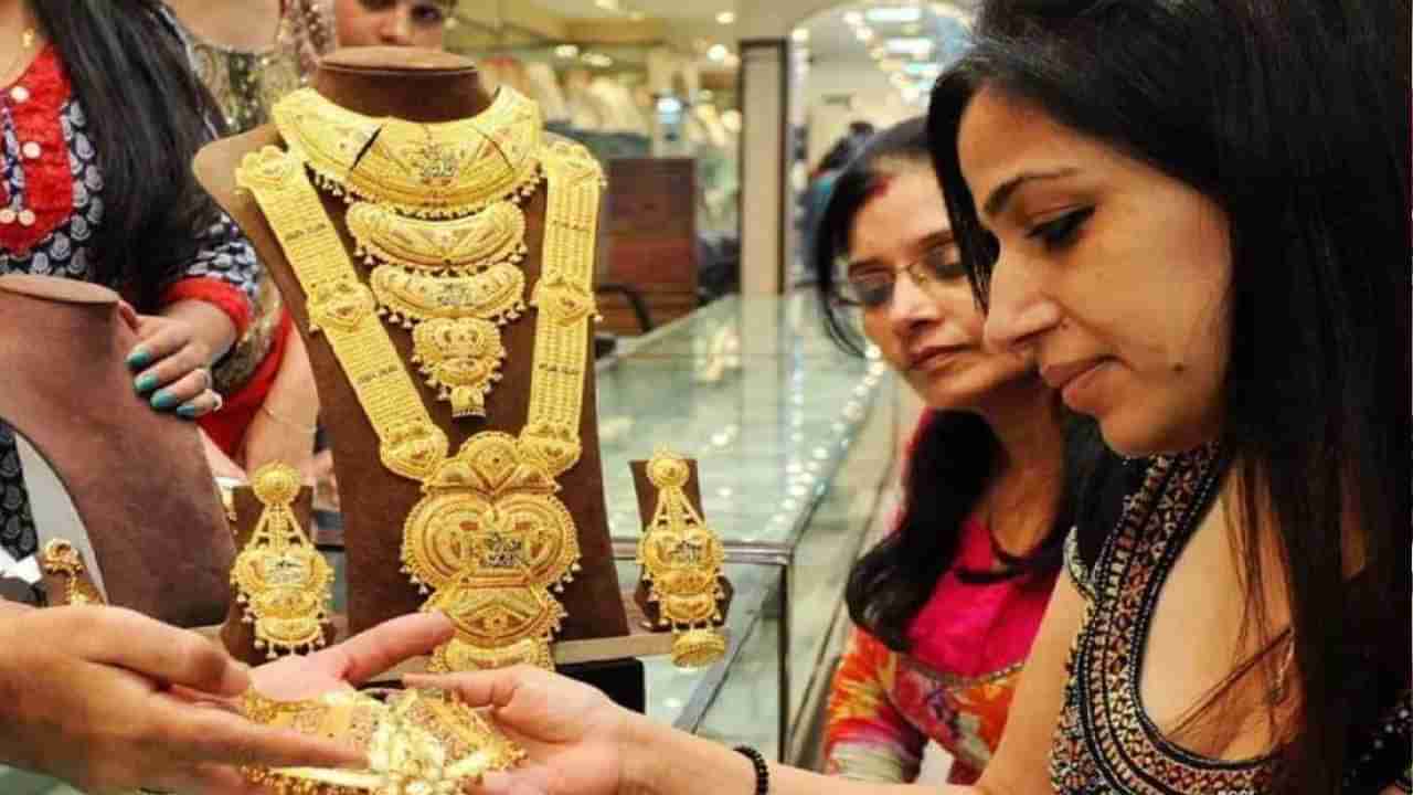 Gold Price Today: ಏರಿಕೆಯಾಗುತ್ತಿದ್ದ ಚಿನ್ನದ ಬೆಲೆ 320 ರೂ. ಕುಸಿತ; ಬೆಳ್ಳಿ ದರ 400 ರೂ. ಇಳಿಕೆ