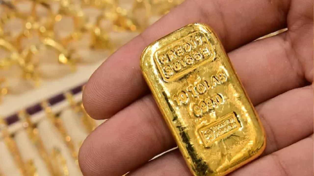 Gold Import Duty: ಚಿನ್ನಕ್ಕೆ ಆಮದು ಸುಂಕ ಹೆಚ್ಚಳದ ಬರೆ ಎಳೆದ ಸರ್ಕಾರ; ಹಳದಿ ಲೋಹ ಇನ್ನಷ್ಟು ದುಬಾರಿ Gold Import Duty: ಚಿನ್ನಕ್ಕೆ ಆಮದು ಸುಂಕ ಹೆಚ್ಚಳದ ಬರೆ ಎಳೆದ ಸರ್ಕಾರ; ಹಳದಿ ಲೋಹ ಇನ್ನಷ್ಟು ದುಬಾರಿ