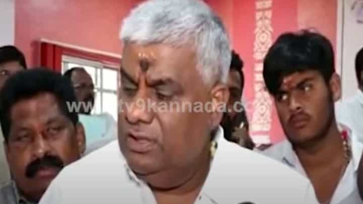 ರಾಜಣ್ಣನ ಮಾತಿನಿಂದ ನಮ್ಮ ತಂದೆಯ ಆಯಸ್ಸು ಹೆಚ್ಚಾಗುತ್ತದೆಯೇ ಹೊರತು ಕಮ್ಮಿಯಾಗಲ್ಲ: ಹೆಚ್ ಡಿ ರೇವಣ್ಣ ರಾಜಣ್ಣನ ಮಾತಿನಿಂದ ನಮ್ಮ ತಂದೆಯ ಆಯಸ್ಸು ಹೆಚ್ಚಾಗುತ್ತದೆಯೇ ಹೊರತು ಕಮ್ಮಿಯಾಗಲ್ಲ: ಹೆಚ್ ಡಿ ರೇವಣ್ಣ