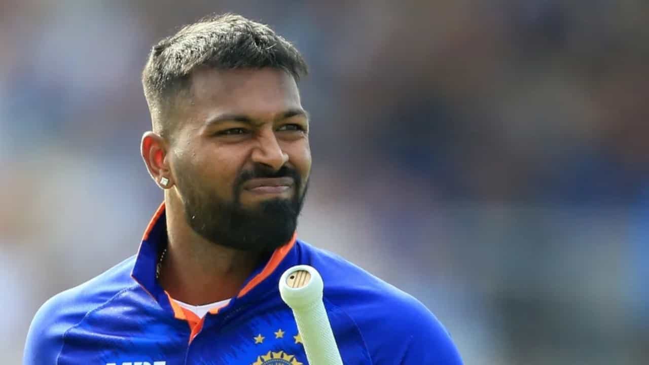 Hardik Pandya: ಏಕದಿನ ಕ್ರಿಕೆಟ್ಗೆ ಹಾರ್ದಿಕ್ ಪಾಂಡ್ಯ ನಿವೃತ್ತಿ! ಶಾಕಿಂಗ್ ಹೇಳಿಕೆ ನೀಡಿದ ಮಾಜಿ ಕೋಚ್ ರವಿಶಾಸ್ತ್ರಿ Hardik Pandya: ಏಕದಿನ ಕ್ರಿಕೆಟ್ಗೆ ಹಾರ್ದಿಕ್ ಪಾಂಡ್ಯ ನಿವೃತ್ತಿ! ಶಾಕಿಂಗ್ ಹೇಳಿಕೆ ನೀಡಿದ ಮಾಜಿ ಕೋಚ್ ರವಿಶಾಸ್ತ್ರಿ