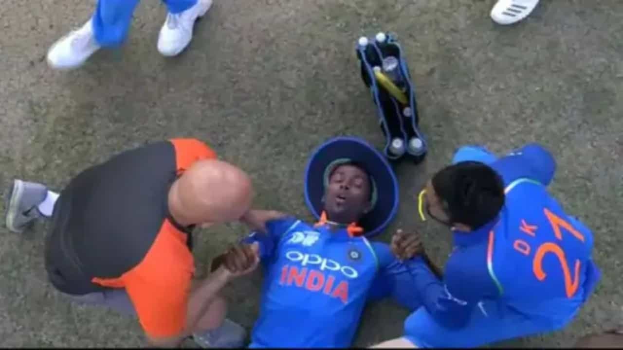 Hardik Pandya: ಟೀಂ ಇಂಡಿಯಾ ವಿಶ್ವಕಪ್ ಸೋಲಲು ಹಾರ್ದಿಕ್ ಪಾಂಡ್ಯ ಕಾರಣ! ರವಿಶಾಸ್ತ್ರಿ ಶಾಕಿಂಗ್ ಹೇಳಿಕೆ Hardik Pandya: ಟೀಂ ಇಂಡಿಯಾ ವಿಶ್ವಕಪ್ ಸೋಲಲು ಹಾರ್ದಿಕ್ ಪಾಂಡ್ಯ ಕಾರಣ! ರವಿಶಾಸ್ತ್ರಿ ಶಾಕಿಂಗ್ ಹೇಳಿಕೆ