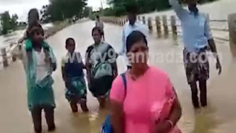 ಸೇತುವೆ ಮೇಲೆ ಹರಿಯುತ್ತಿರುವ ನೀರು; ಆಸ್ಪತ್ರೆಗೆ ತೆರಳಲು ಗರ್ಭಿಣಿಯ ಪರದಾಟ
