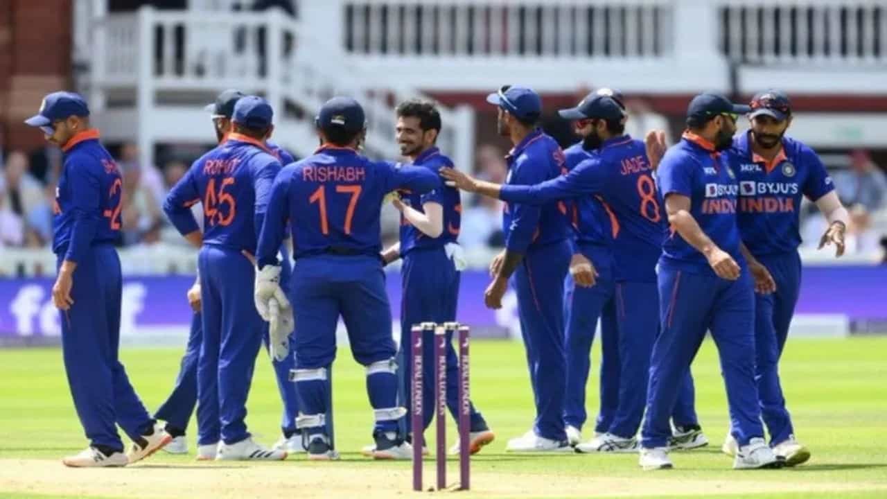 ICC ODI Ranking: ಏಕದಿನ ಸರಣಿ ಗೆದ್ದು ರ್ಯಾಂಕಿಂಗ್ನಲ್ಲಿ ಪಾಕ್ ಹಿಂದಿಕ್ಕಿದ ಭಾರತ; ಸೋತ ಇಂಗ್ಲೆಂಡ್ ಸ್ಥಿತಿ ಏನು? ICC ODI Ranking: ಏಕದಿನ ಸರಣಿ ಗೆದ್ದು ರ್ಯಾಂಕಿಂಗ್ನಲ್ಲಿ ಪಾಕ್ ಹಿಂದಿಕ್ಕಿದ ಭಾರತ; ಸೋತ ಇಂಗ್ಲೆಂಡ್ ಸ್ಥಿತಿ ಏನು?