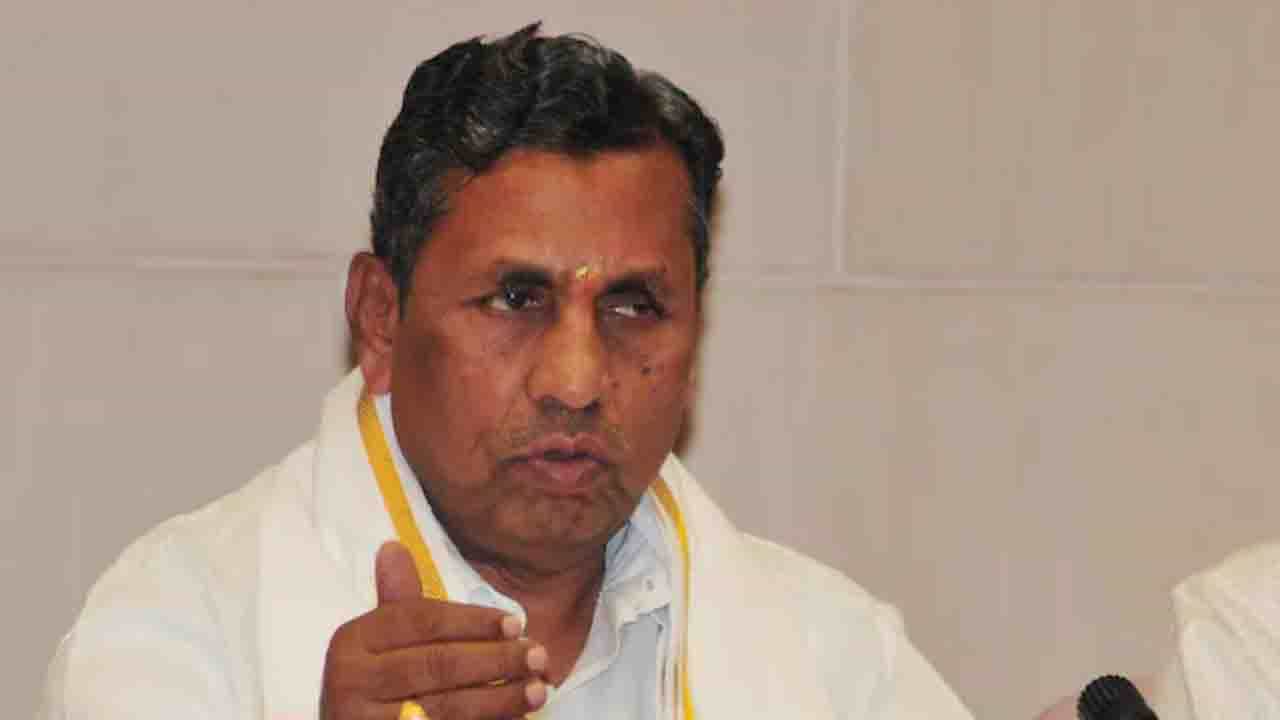 ಕಾಂಗ್ರೆಸ್ ಪಕ್ಷದಲ್ಲಿ ರಮೇಶ್ ಕುಮಾರ್ ಶಕುನಿ ಪಾತ್ರಧಾರಿ: ರಾಹುಲ್ ಗಾಂಧಿ ಬಂದರೂ ಈ ಬಾರಿ ಗೆಲ್ಲೋದಿಲ್ಲ -ಕೆ.ಹೆಚ್.ಮುನಿಯಪ್ಪ ಕಾಂಗ್ರೆಸ್ ಪಕ್ಷದಲ್ಲಿ ರಮೇಶ್ ಕುಮಾರ್ ಶಕುನಿ ಪಾತ್ರಧಾರಿ: ರಾಹುಲ್ ಗಾಂಧಿ ಬಂದರೂ ಈ ಬಾರಿ ಗೆಲ್ಲೋದಿಲ್ಲ -ಕೆ.ಹೆಚ್.ಮುನಿಯಪ್ಪ