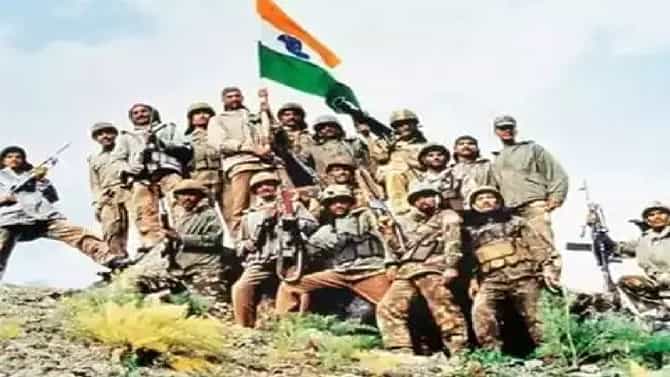 Kargil Vijay Diwas 2022: ಕಾರ್ಗಿಲ್​ ಯುದ್ಧದಲ್ಲಿ ಹೋರಾಡಿದ ವೀರ ಯೋಧರ ಭಾವಚಿತ್ರಗಳು ಇಲ್ಲಿವೆ