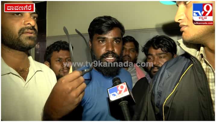 Vikrant Rona: ತ್ರಿನೇತ್ರ ಚಿತ್ರಮಂದಿರದಲ್ಲಿ 3ಡಿ ಸಮಸ್ಯೆ; ‘ವಿಕ್ರಾಂತ್ ರೋಣ’ ನೋಡಲು ಬಂದ ಫ್ಯಾನ್ಸ್ ಆಕ್ರೋಶ Vikrant Rona: ತ್ರಿನೇತ್ರ ಚಿತ್ರಮಂದಿರದಲ್ಲಿ 3ಡಿ ಸಮಸ್ಯೆ; ‘ವಿಕ್ರಾಂತ್ ರೋಣ’ ನೋಡಲು ಬಂದ ಫ್ಯಾನ್ಸ್ ಆಕ್ರೋಶ