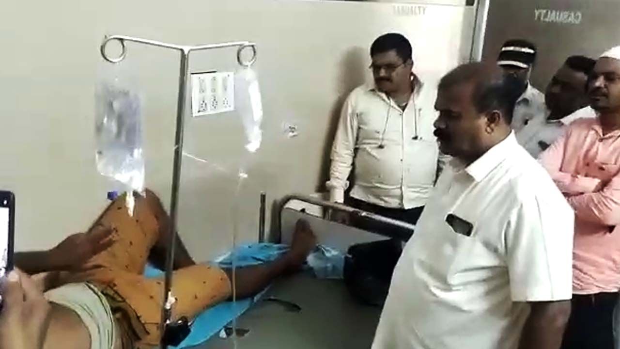 ತುಮಕೂರಿನಲ್ಲಿ ಫ್ಲೆಕ್ಸ್ ಕಟ್ಟುವ ವಿಚಾರಕ್ಕೆ ಇಬ್ಬರು ಶಾಸಕರ ಬೆಂಬಲಿಗರ ನಡುವೆ ಗಲಾಟೆ! ತುಮಕೂರಿನಲ್ಲಿ ಫ್ಲೆಕ್ಸ್ ಕಟ್ಟುವ ವಿಚಾರಕ್ಕೆ ಇಬ್ಬರು ಶಾಸಕರ ಬೆಂಬಲಿಗರ ನಡುವೆ ಗಲಾಟೆ!