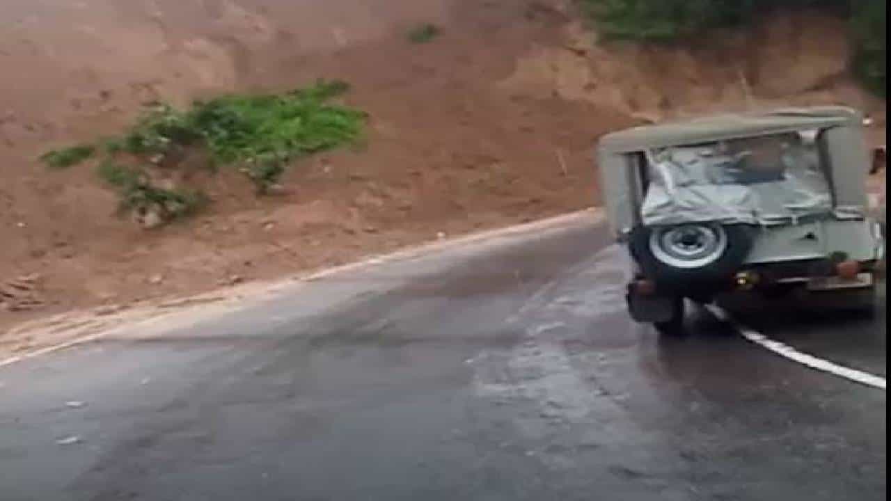 ಮಡಿಕೇರಿ ರಾಷ್ಟ್ರೀಯ ಹೆದ್ದಾರಿಯಲ್ಲಿ ಮತ್ತೆ ಭೂಕುಸಿತ: ಪ್ರಾಕೃತಿಕ ವಿಕೋಪ ಸಂಭವಿಸದಂತೆ 18 ಗ್ರಾಮಸ್ಥರಿಂದ ದೇವರಿಗೆ ಮೊರೆ ಮಡಿಕೇರಿ ರಾಷ್ಟ್ರೀಯ ಹೆದ್ದಾರಿಯಲ್ಲಿ ಮತ್ತೆ ಭೂಕುಸಿತ: ಪ್ರಾಕೃತಿಕ ವಿಕೋಪ ಸಂಭವಿಸದಂತೆ 18 ಗ್ರಾಮಸ್ಥರಿಂದ ದೇವರಿಗೆ ಮೊರೆ
