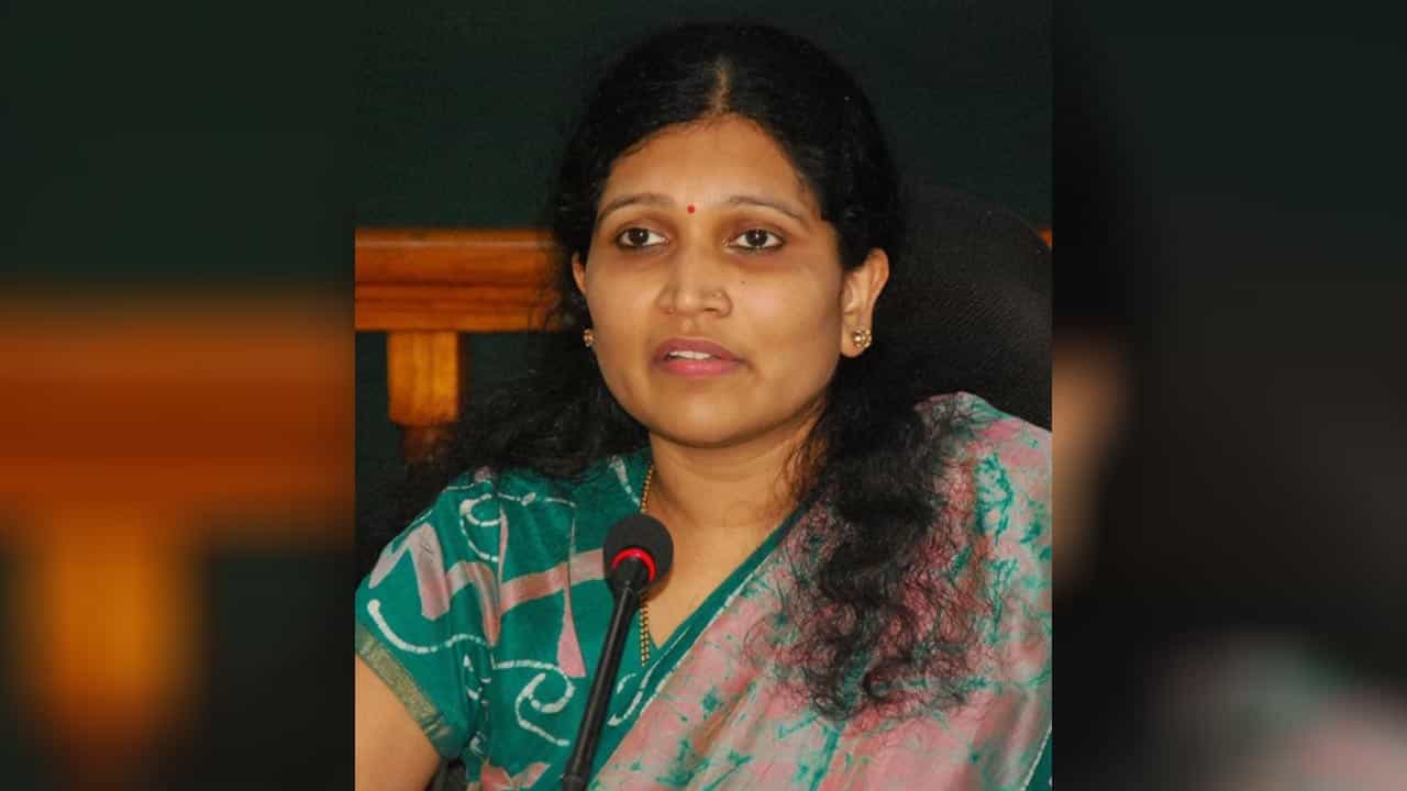 ಮಂಡ್ಯ ಜಿಲ್ಲಾಧಿಕಾರಿ ಹೆಸರಲ್ಲಿ ನಕಲಿ ಫೇಸ್​ಬುಕ್​ ಖಾತೆ; ಹಣಕ್ಕಾಗಿ ಬೇಡಿಕೆ