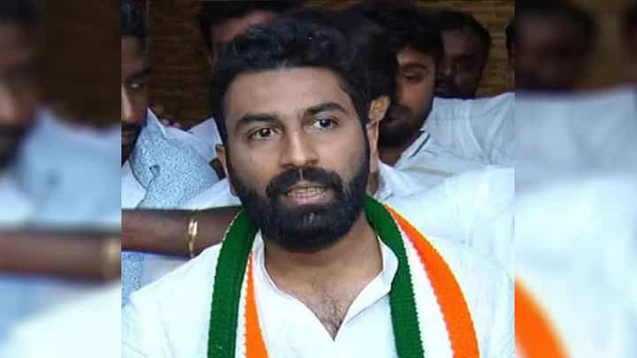 ಸ್ಮೃತಿ ಇರಾನಿ ಒಳ್ಳೇ ಡ್ರಾಮ ಕ್ವೀನ್ ಕಣ್ರೀ, ಅವರಿಗೆ ತಲೆ ಸರಿಯಿಲ್ಲ -ಕೇಂದ್ರ ಸಚಿವೆ ಸ್ಮೃತಿ ಇರಾನಿ ಬಗ್ಗೆ ಮಹಮ್ಮದ್ ನಲಪಾಡ್ ವ್ಯಂಗ್ಯ ಸ್ಮೃತಿ ಇರಾನಿ ಒಳ್ಳೇ ಡ್ರಾಮ ಕ್ವೀನ್ ಕಣ್ರೀ, ಅವರಿಗೆ ತಲೆ ಸರಿಯಿಲ್ಲ -ಕೇಂದ್ರ ಸಚಿವೆ ಸ್ಮೃತಿ ಇರಾನಿ ಬಗ್ಗೆ ಮಹಮ್ಮದ್ ನಲಪಾಡ್ ವ್ಯಂಗ್ಯ
